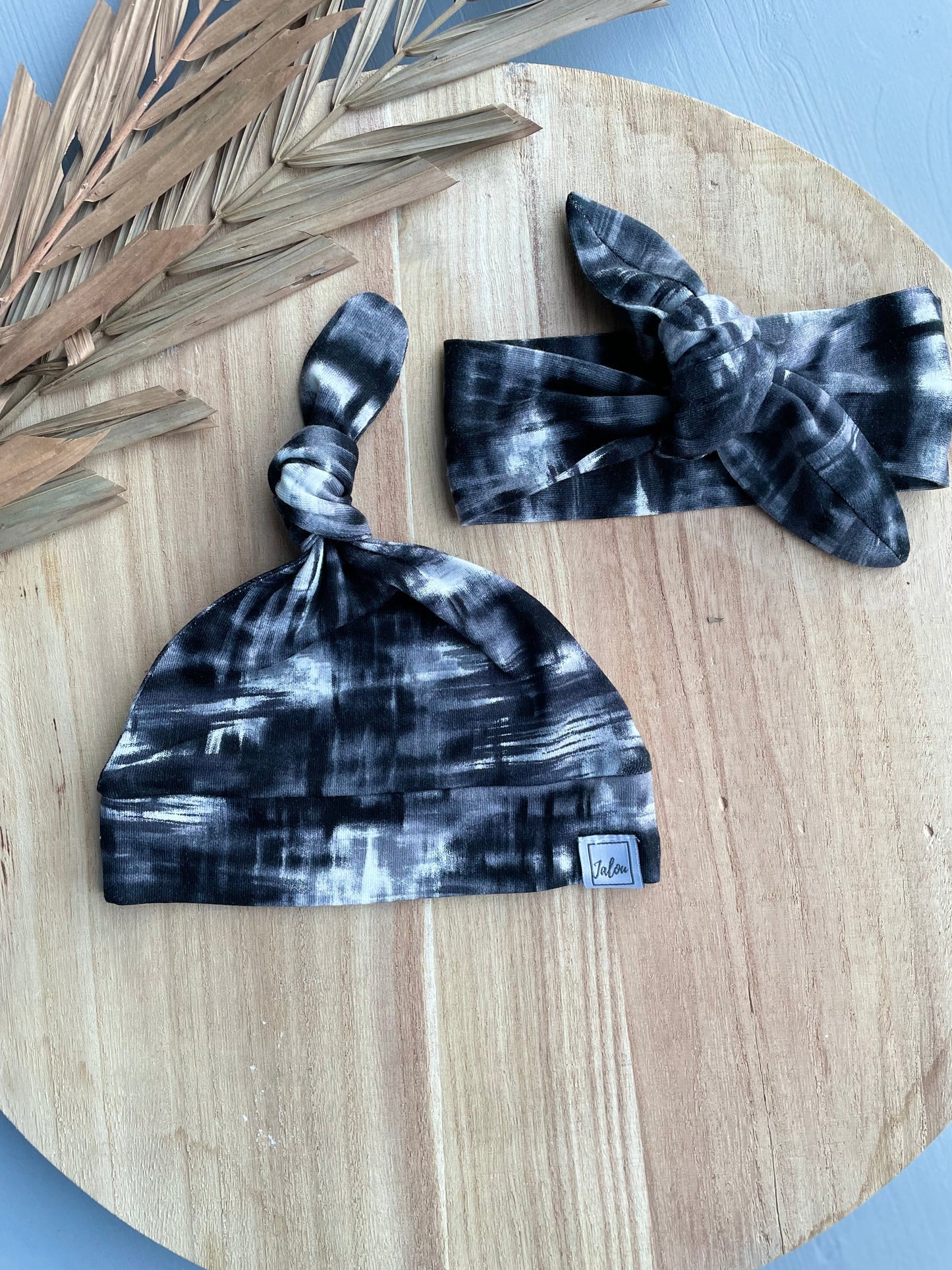 Newborn Mutsje - Topknot - Tye Dye