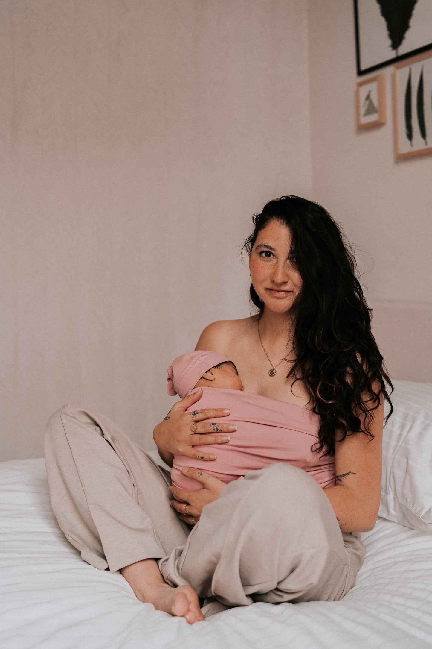 Neugeborenenmütze – Top-Knoten – Babyrosa