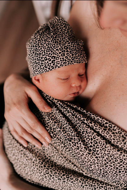 Newborn hat - top knot - Sandy Leopard